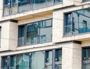 Bodentiefe Fenster putzen lassen vom Profi in Berlin